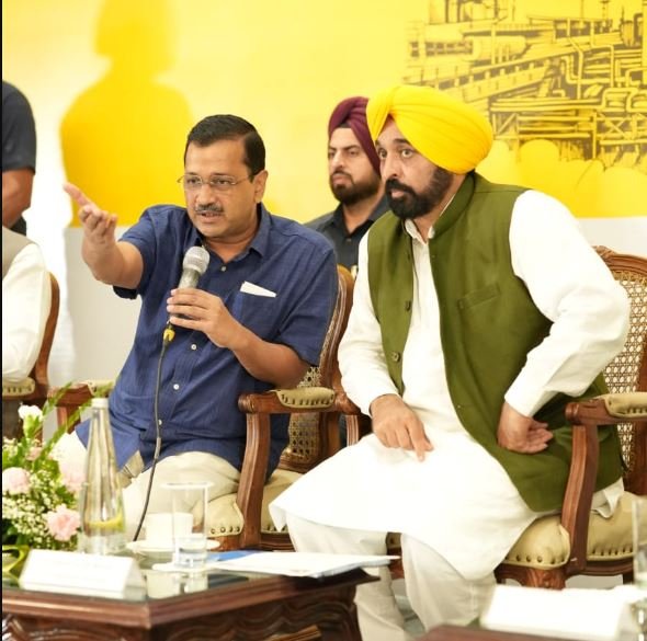 सड़क सुरक्षा फोर्स बनाएगा पंजाब, इंडस्ट्री को बढ़ावा देने के लिए दिल्ली सीएम और पंजाब सीएम की उद्योगपतियों से बात