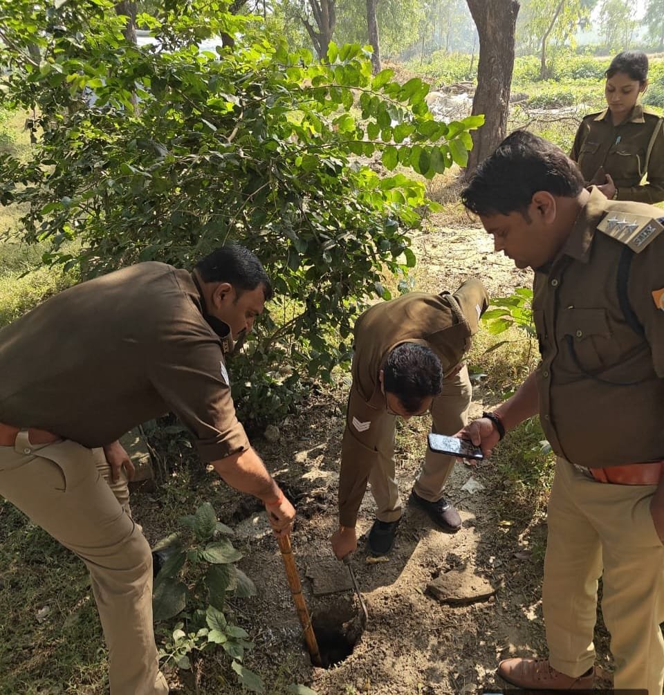 रायबरेली - आबकारी विभाग की दबिश जारी, 37 लीटर अवैध कच्ची शराब पकड़ी,एक गिरफ्तार