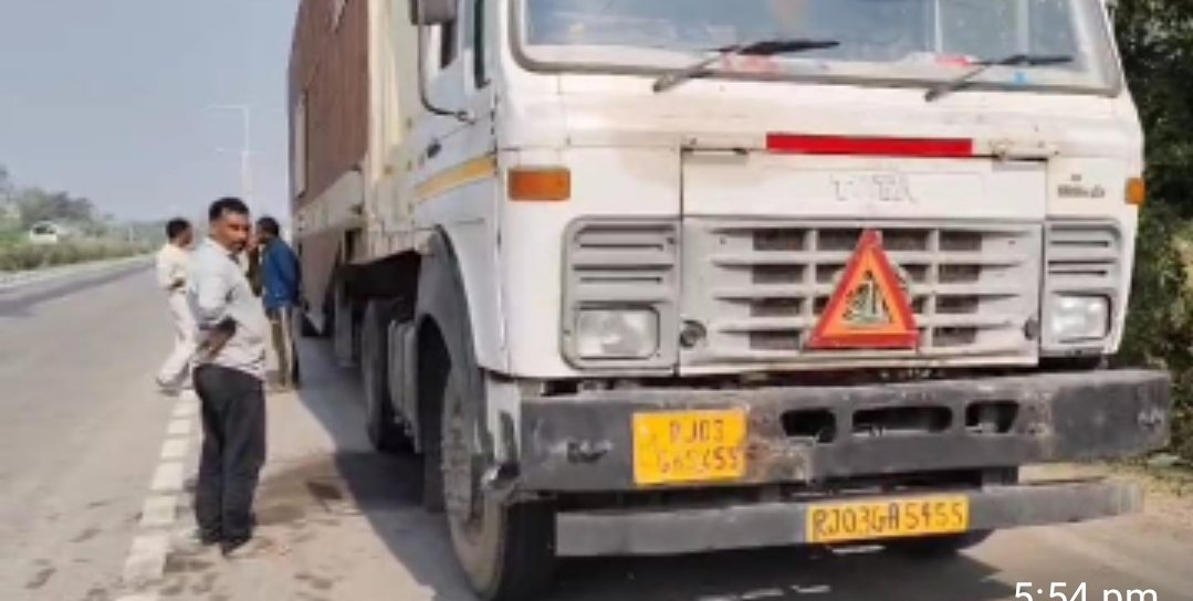 रायबरेली - हाईवे पर चोरों का आतंक, खड़े कंटेनर से पार किया डीजल