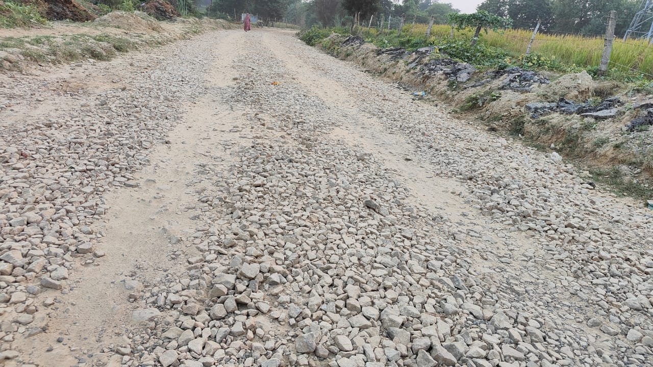 रायबरेली- खस्ता हाल:सड़क मरम्मत की मांग