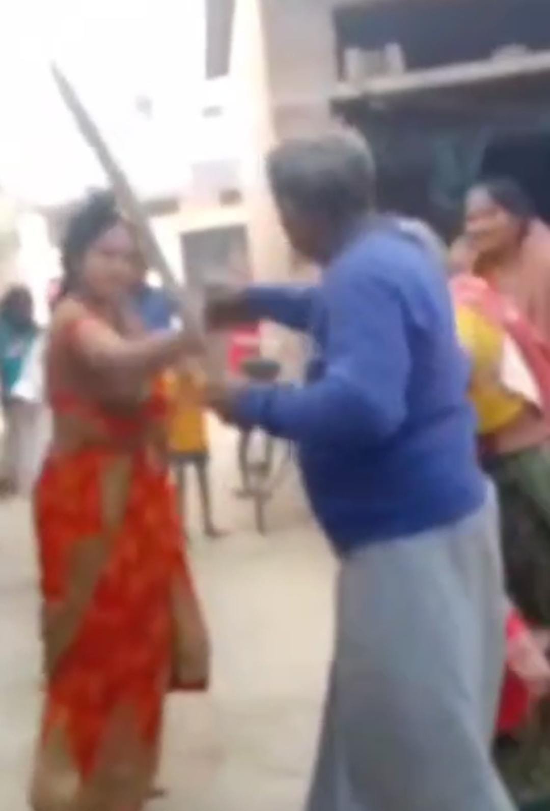 रायबरेली- कंदरांवा गाँव में मारपीट वा दबंगई का वीडियो सोशल मीडिया पर वायरल