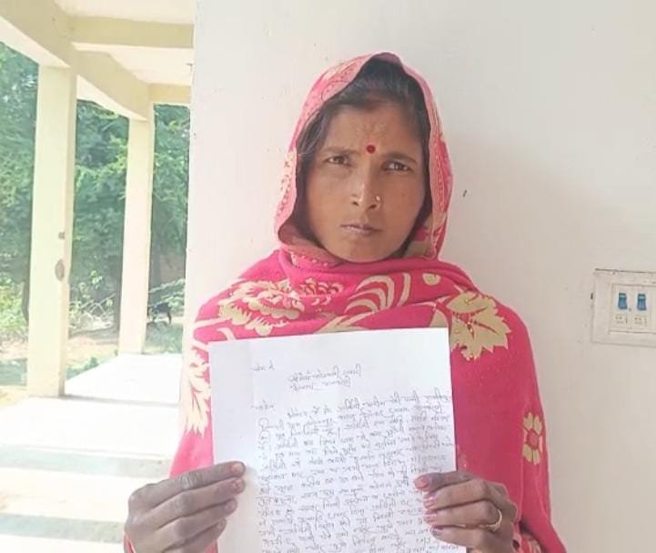 रायबरेली- महिला को पुस्तैनी माकान में आग लगाने का विरोध करना पडा महंगा लात घूंसो कर दी पिटाई