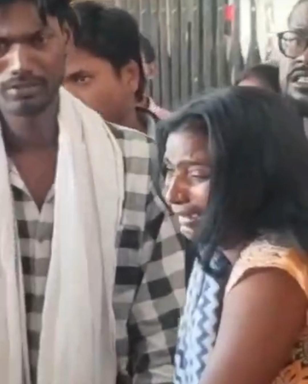 रायबरेली- ऊंचाहार के अलीगंज मोहल्ले में एक युवक ने फांसी लगाकर की जीवन लीला समाप्त