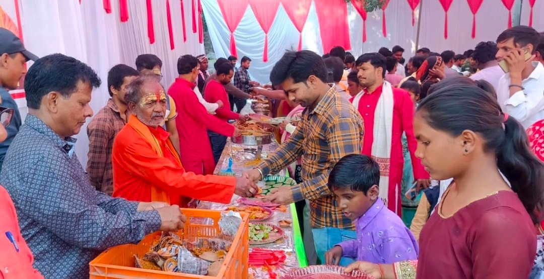 रायबरेली-शिव बारात के भंडारे में उमड़ी भीड़ , 15 हजार लोगों ने छका प्रसाद