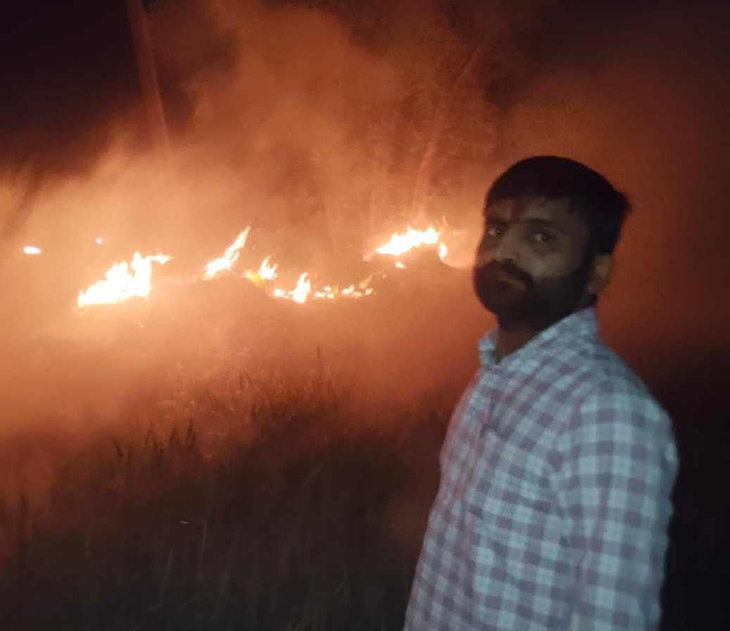 रायबरेली-बिजली विभाग की लापरवाही के चलते 11000 केबी लाईन से खेतों में लगी आग