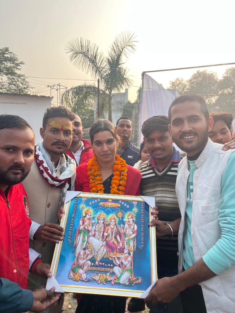 रायबरेली - राष्ट्रीय परशुराम सेना प्रदेश महासचिव अंकित पाण्डेय द्वारा गौ रक्षकों का किया गया भव्य स्वागत