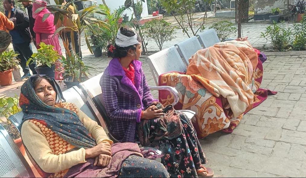 रायबरेली- जमीनी विवाद को लेकर एक महिला को गाँव पिता पुत्र और उसकी बहू ने किया जानलेवा हमला