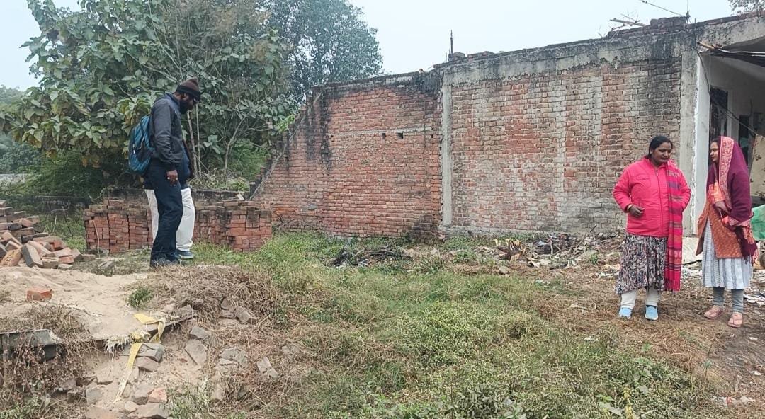 रायबरेली- न्यायालय में मुकदमा लंबित फिर भी गरीब की जमीन पर 'खाकी' की शह पर दबंगों का कब्जा, एसपी से शिकायत