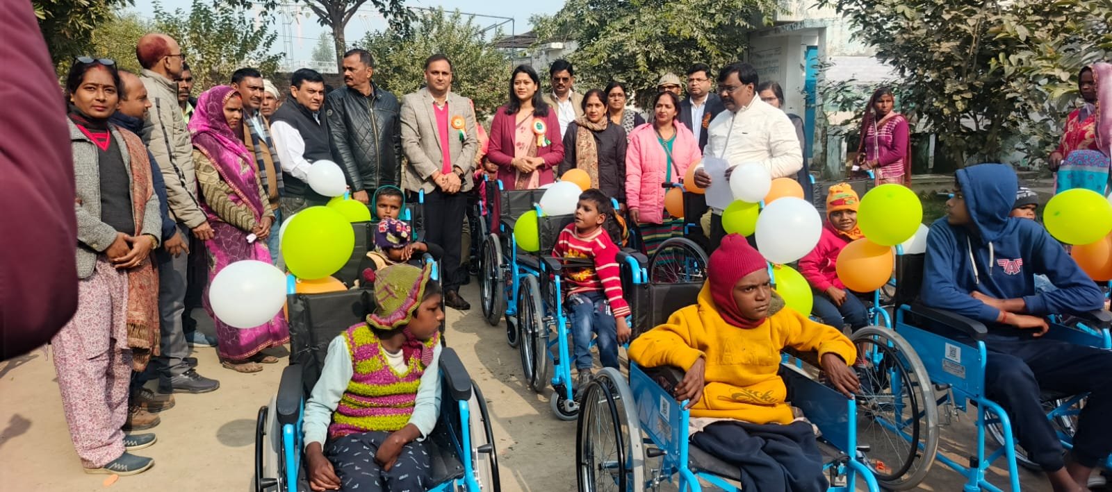 रायबरेली-जिलाधिकारी ने दिव्यांग बच्चों को दी सहायक उपकरण की सौगात