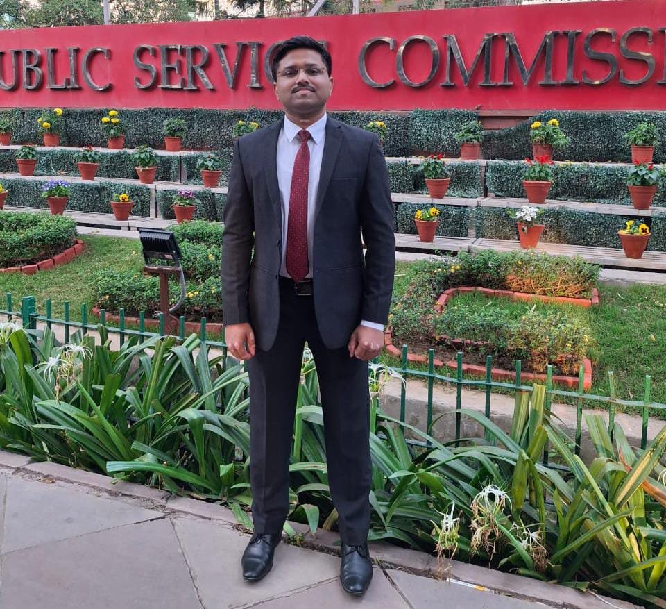 रायबरेली - संघर्षों से भरे पथ पर चलकर मिट्टी से शिखर तक पहुंचा किसान का बेटा