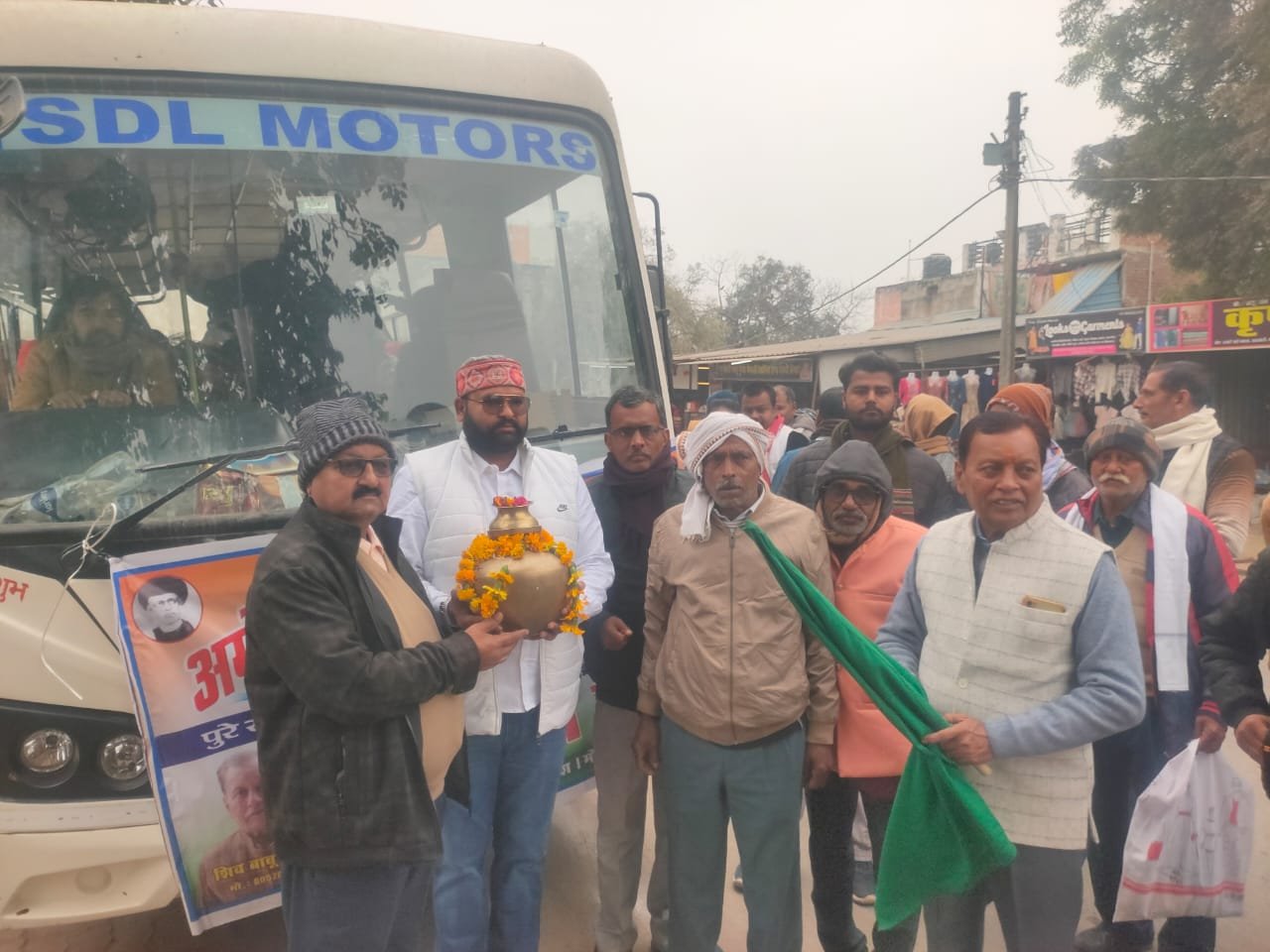 रायबरेली - शहीदों को श्रद्धांजलि देने के लिए गदागंज से मुंशीगंज के लिए रवाना हुई कलश यात्रा