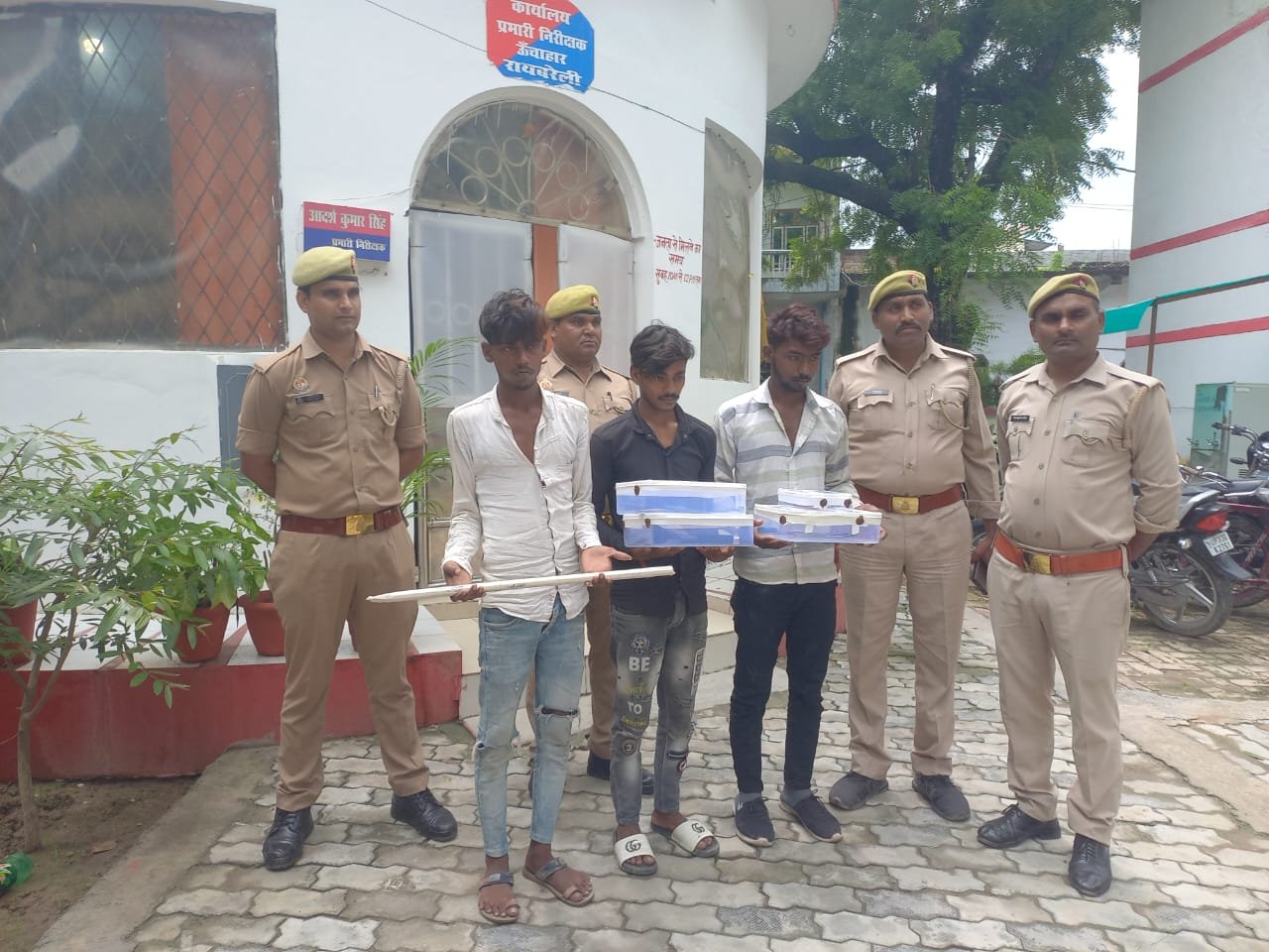 Raebareli:लूट की योजना बना रहे तीन लोगों को पुलिस ने गिरफ्तार कर भेजा जेल 