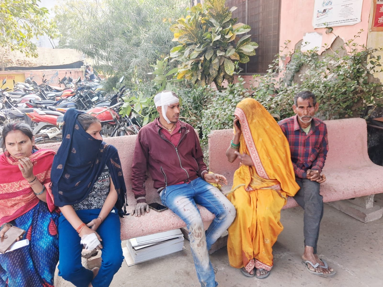 रायबरेली - नाली साफ करने के दौरान हुआ विवाद, विपक्षियों ने पीड़ित परिवार पर किया जानलेवा हमला