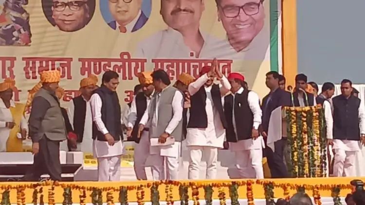 Akhilesh Yadav ने सरकार पर बोला हमला; भाजपा गारंटी है महंगाई-बेरोजगारी की, सड़कों पर ट्रैफिक पुलिस से ज्यादा नजर आते हैं सांड