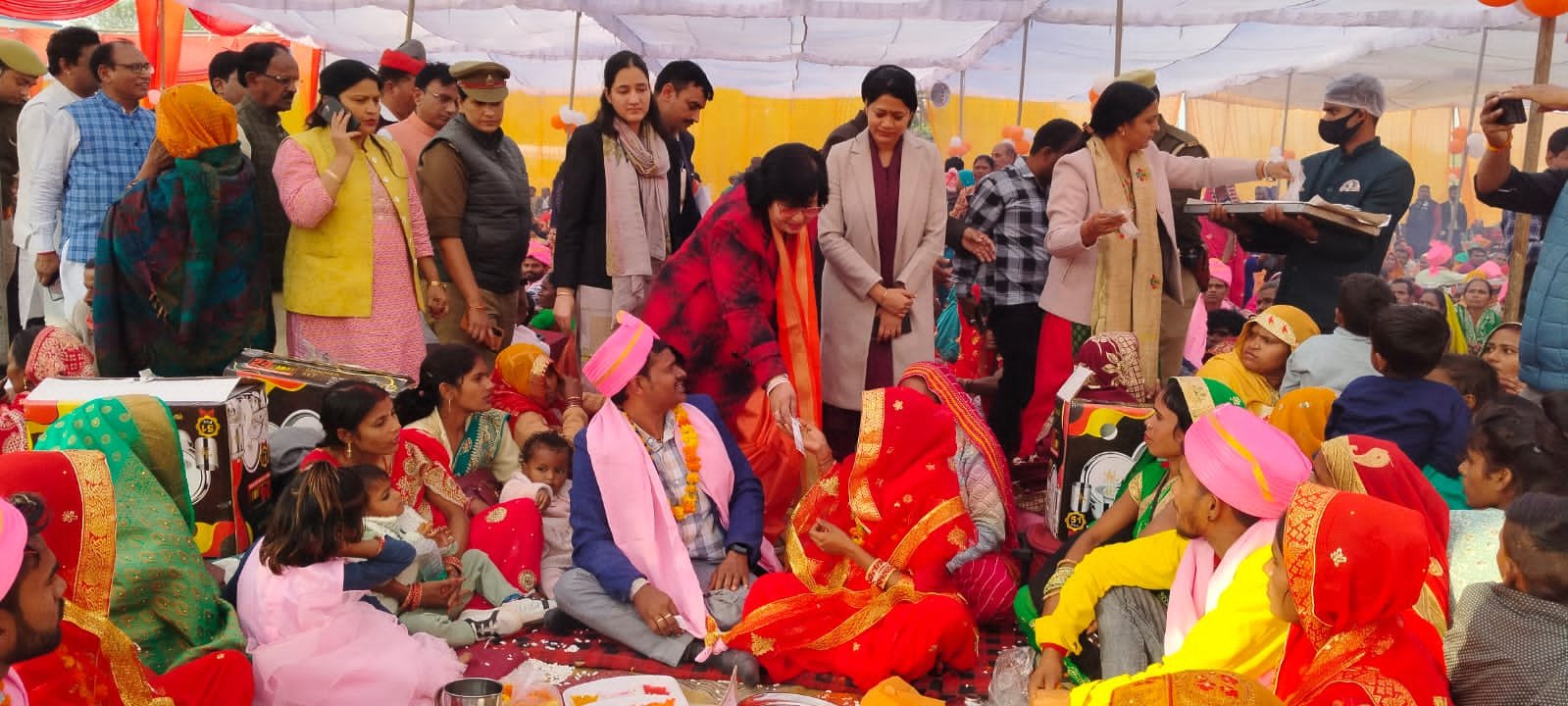 मुख्यमंत्री सामूहिक विवाह योजना के अंतर्गत 349 जोड़ो ने ली जीवनसाथी के रूप में शपथ