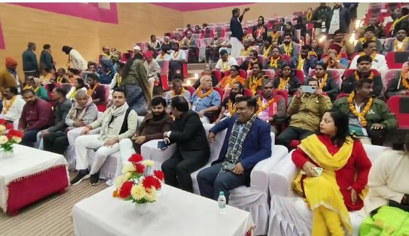 काशी और प्रयागराज होते हुए अध्यापकों का समूह पहुंचा अयोध्या, 212 सदस्य हुए शामिल