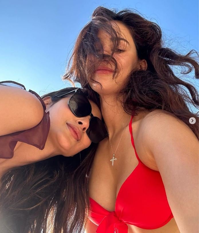 Disha Patani संग वेकेशन एंजॉय कर रहीं Mouni Roy, Instagram पर ढाई कहर, देखिए…