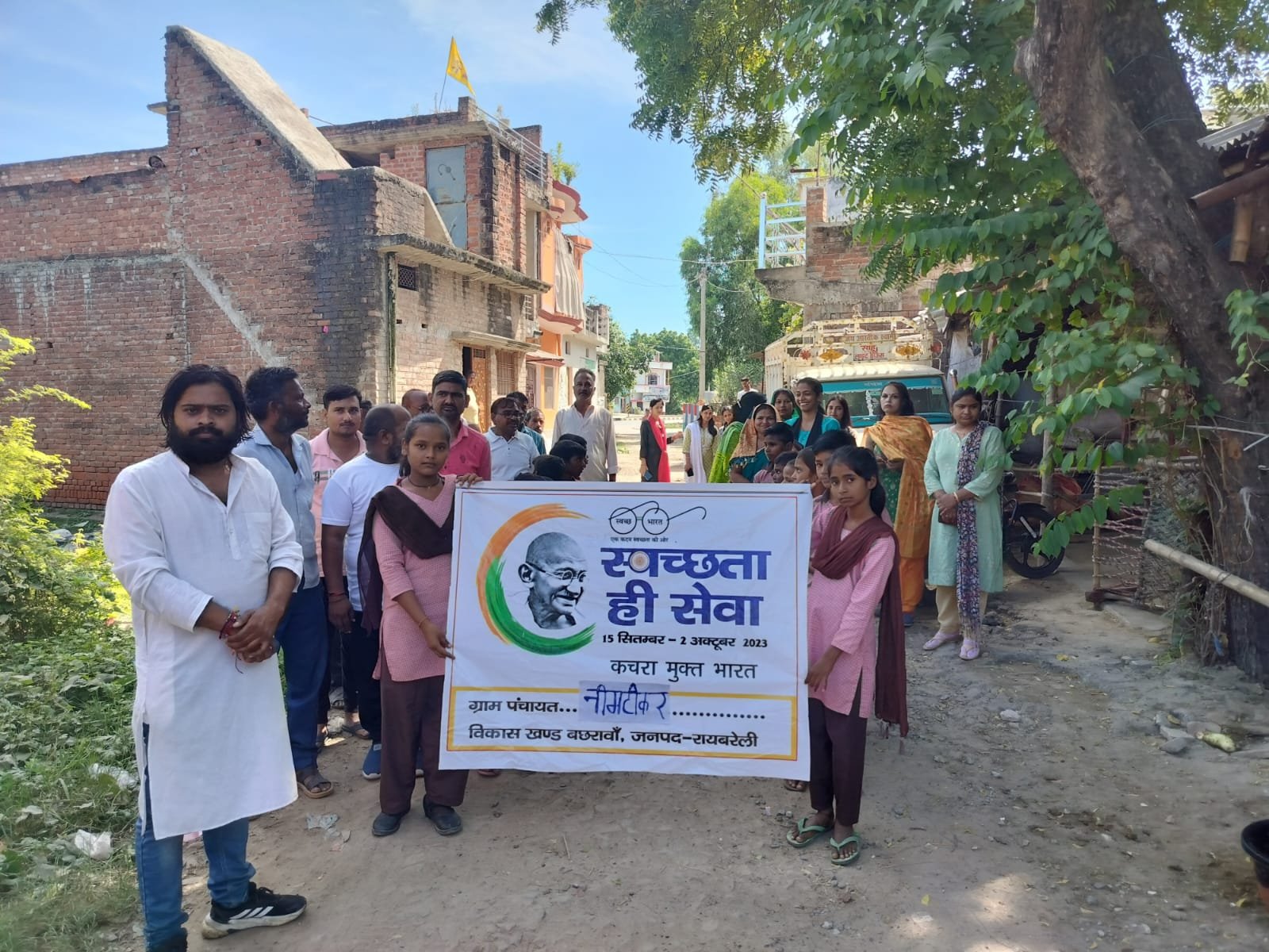 ग्राम पंचायत नीमटीकर में चलाया गया स्वच्छता अभियान।