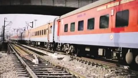 पति का शव लेकर 13 घंटे ट्रेन में यात्रा करती रही महिला, अयोध्या से पहले ही जीआरपी ने उतारा