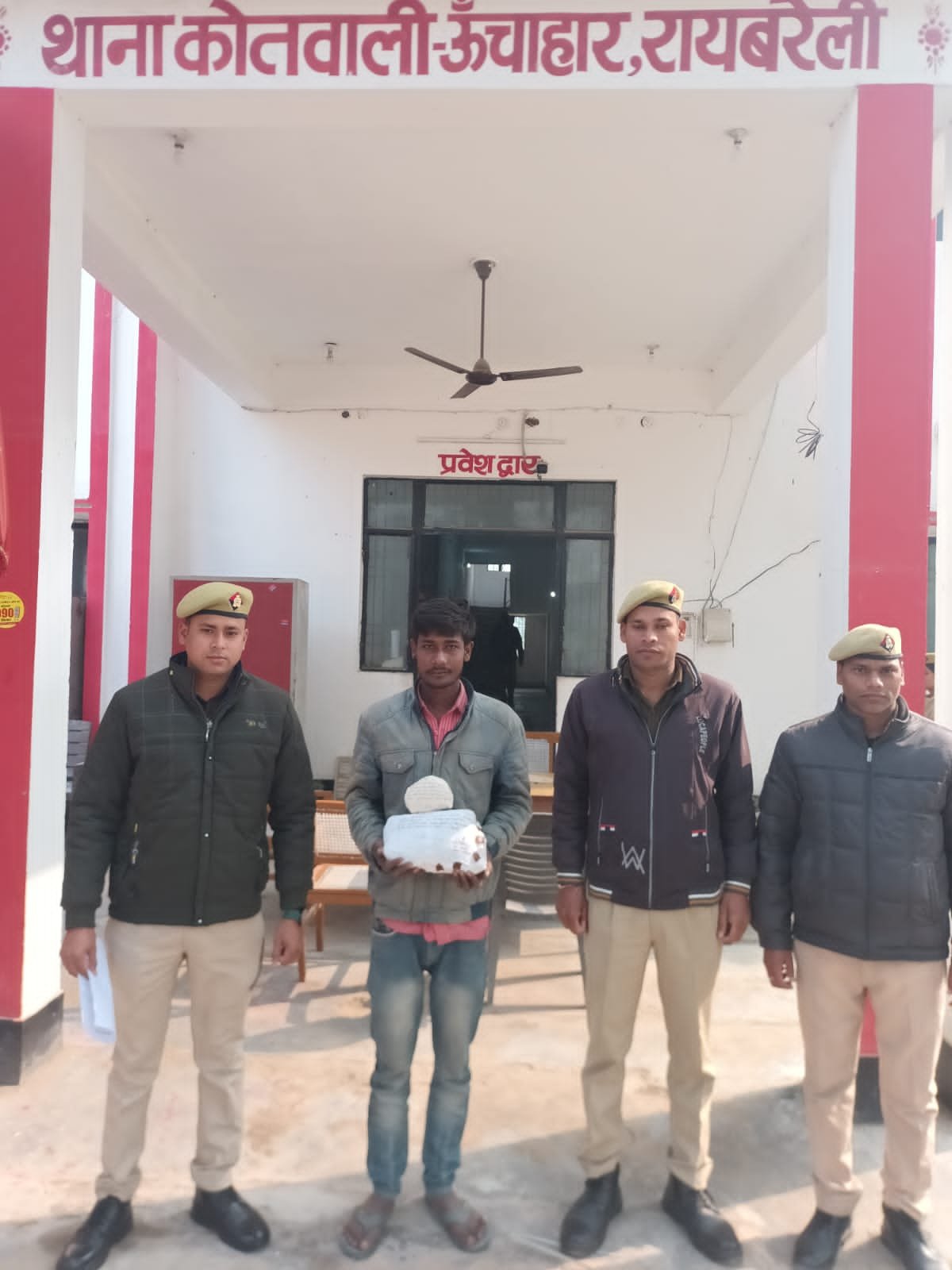 रायबरेली- पुलिस ने गांजा बेचने के आरोप में युवक को गिरफ्तार कर  भेजा जेल