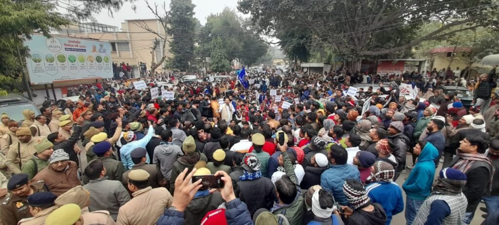 योगी के मंत्री को जिंदा जलाने का ऐलान करने वाले सपा नेता पर केस दर्ज