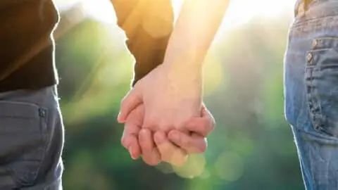 बंद कमरे में लड़के के साथ थी नर्स, पुलिस ने खुलवाया दरवाजा तो मकान मालिक की निकल पड़ चीख