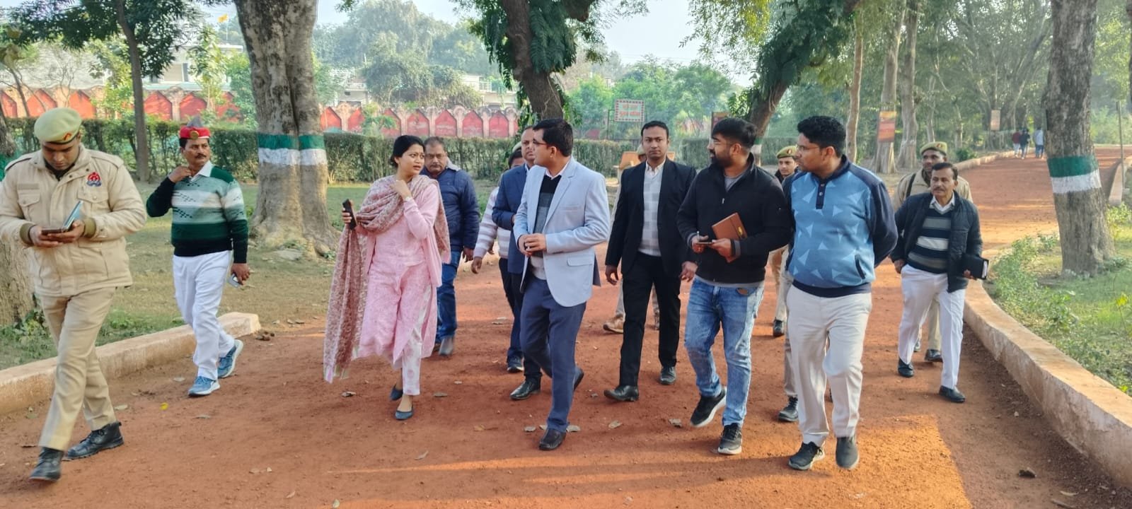 Raibareli-जिलाधिकारी ने इंदिरा उद्यान का किया औचक निरीक्षण