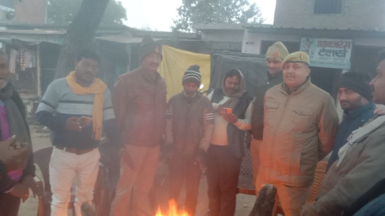 रायबरेली-प्रशासन ने जलवाये अलाव,,,