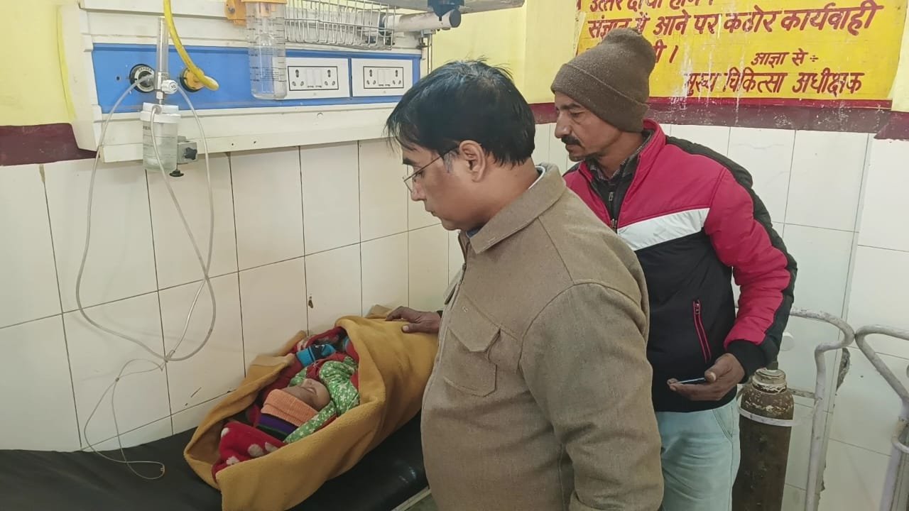 Raibareli-खेलते समय मासूम छत से गिरा, जिला अस्पताल रेफर