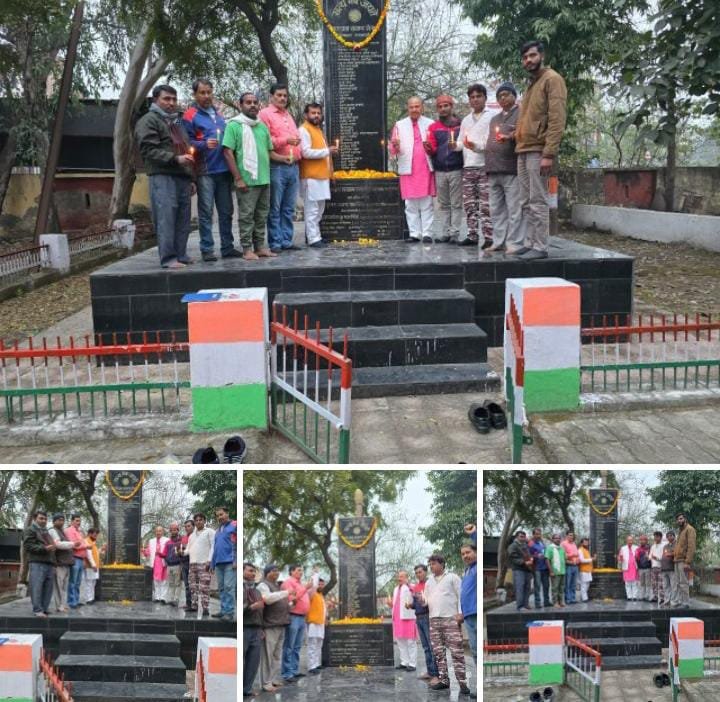 रायबरेली-पुलवामा के बलिदानियों को कैंडल जला, अर्पित की श्रद्धांजलि