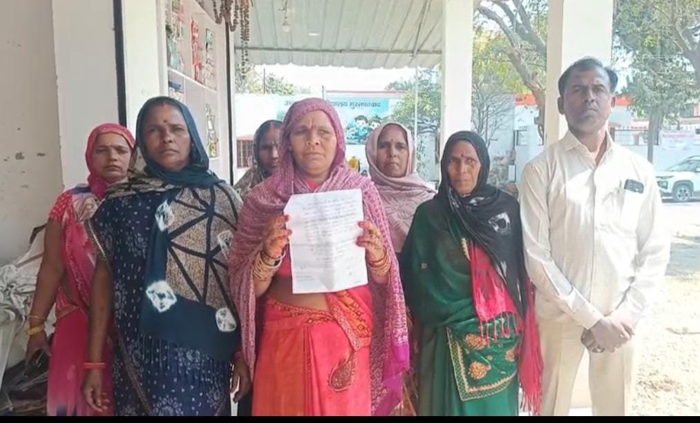 रायबरेली - ऊंचाहार:अवैध कब्जे से रास्ता और नाली बंद, ग्रामीणों ने तहसील प्रशासन से लगाई गुहार