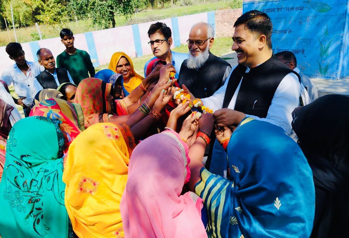 रायबरेली-कांग्रेस के प्रदेश सचिव अतुल सिंह ने  नुक्कड़ सभा, वा चौपाल लगाकर सुनी समस्यें,,,,