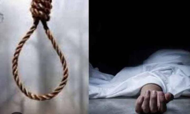 रायबरेली-फंदे पर लटकता मिला किशोरी का शव , परिजनों में मचा कोहराम,,,