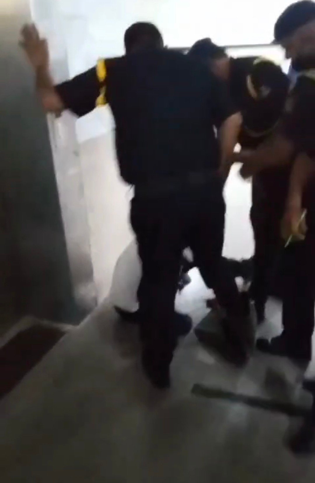 Raibareli-एम्स में सिक्योरिटी के नाम पर गुंडे तैयार,परिसर में गुंडई