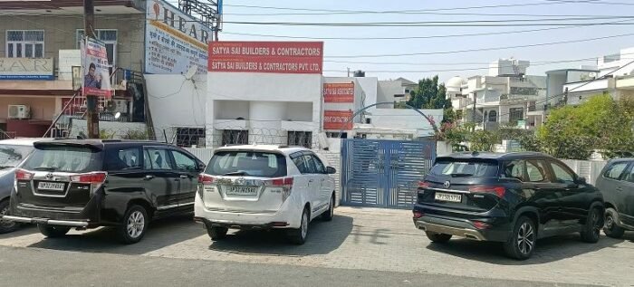 UP के नामी बिल्डर के ठिकानों पर IT ने मारी Raid, लखनऊ से बरेली तक हुई छापेमारी