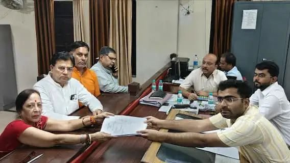 BJP सांसद के खिलाफ पत्नी ने ही भरा नामांकन,देखिये इस सीट पर सियासी पारा