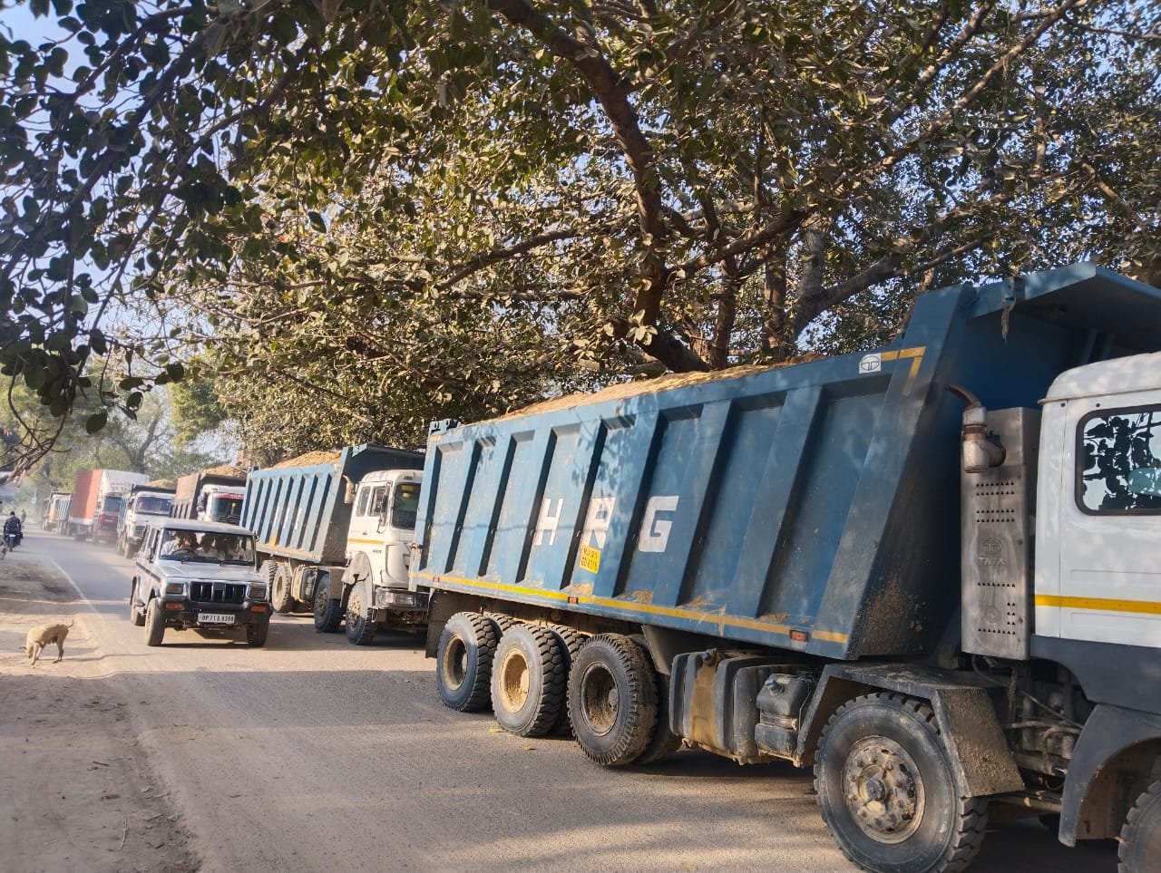 रायबरेली-मानव जीवन के साथ सड़कों की जिंदगी को रौंद रहे एनटीपीसी के ओवर लोड टैंकर