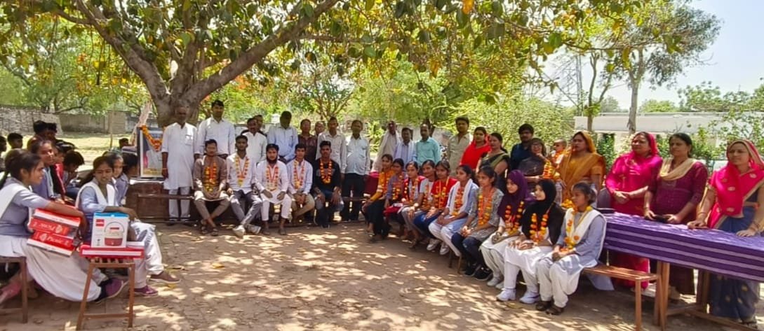 रायबरेली-महत्मा इंटर कॉलेज गंगौली में मेधावी छात्र-छात्राओं का किया गया सम्मान,,, 