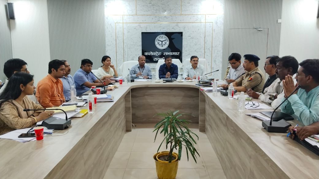 Raibareli-सामान्य,पुलिस और व्यय प्रेक्षकों ने राजनीतिक दलों के साथ की बैठक