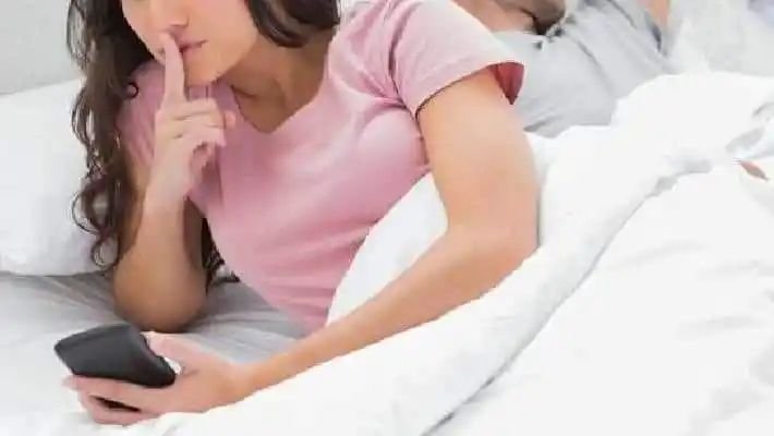 पत्नी आधी रात को करती थी वो काम पति की सेहत होने लगी खराब