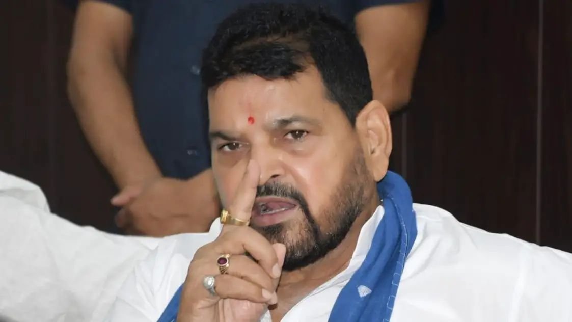 ब्रजभूषण शरण सिंह ने दिखाया बागी तेवर