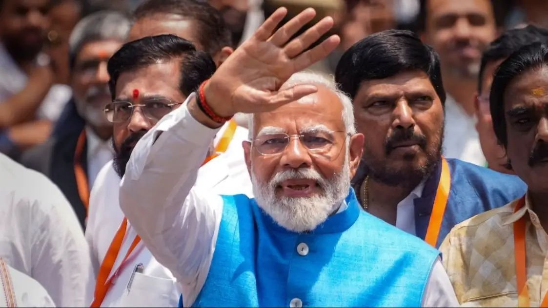 मोदी ने केजरीवाल के बहाने अपने उत्तराधिकार पर स्थिति कर दी साफ