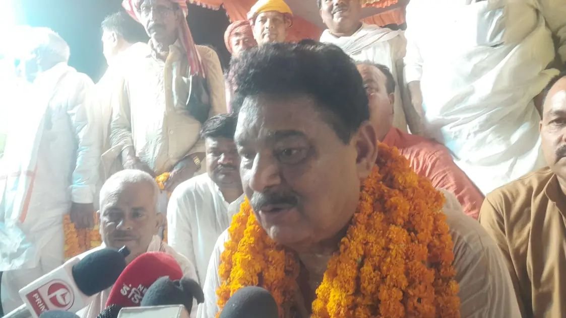 पूर्व मंत्री नारद राय ने सपा को दिया झटका किया साइकिल में ताला लगाने का ऐलान