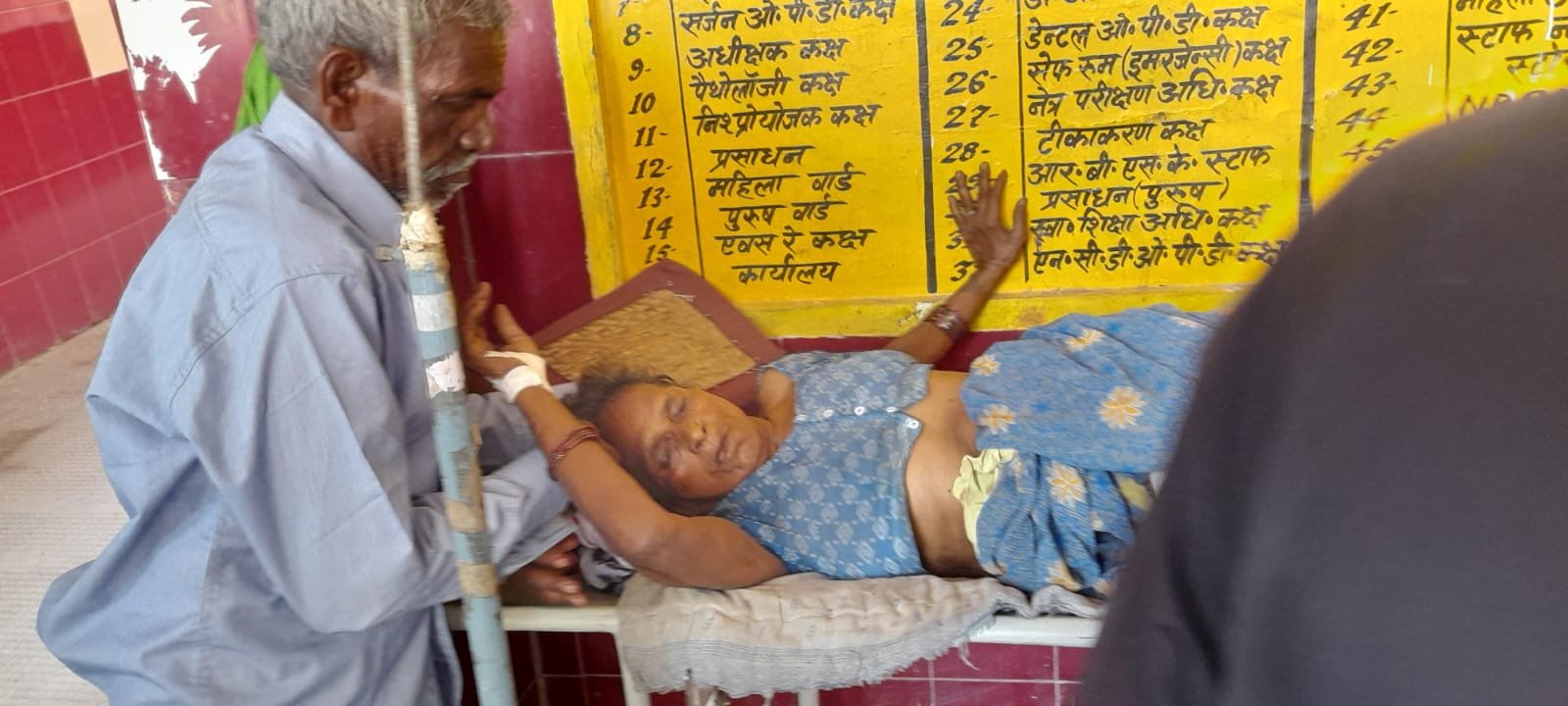 रायबरेली-घर में घुसकर सांड ने वृद्धा पर बोला हमला , हालत नाजुक