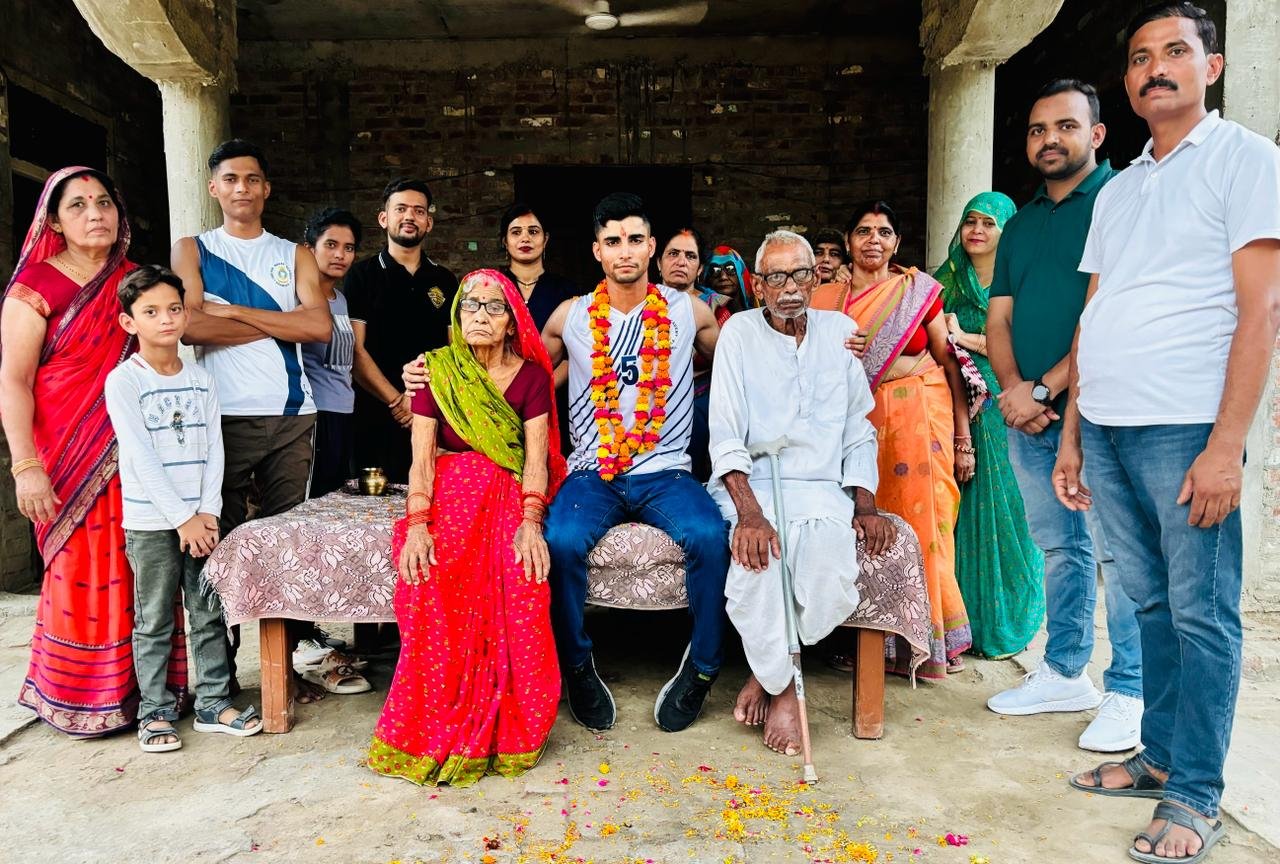 रायबरेली-मेहनत व लगन की बदौलत गांव का सपूत बन गया नेवी में सब लेफ्टिनेंट