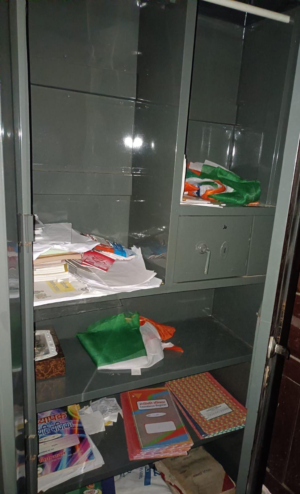 रायबरेली-पंचायत भवन का ताला तोड़कर कंप्यूटर समेत पूरा अभिलेख उठा ले गए चोर 