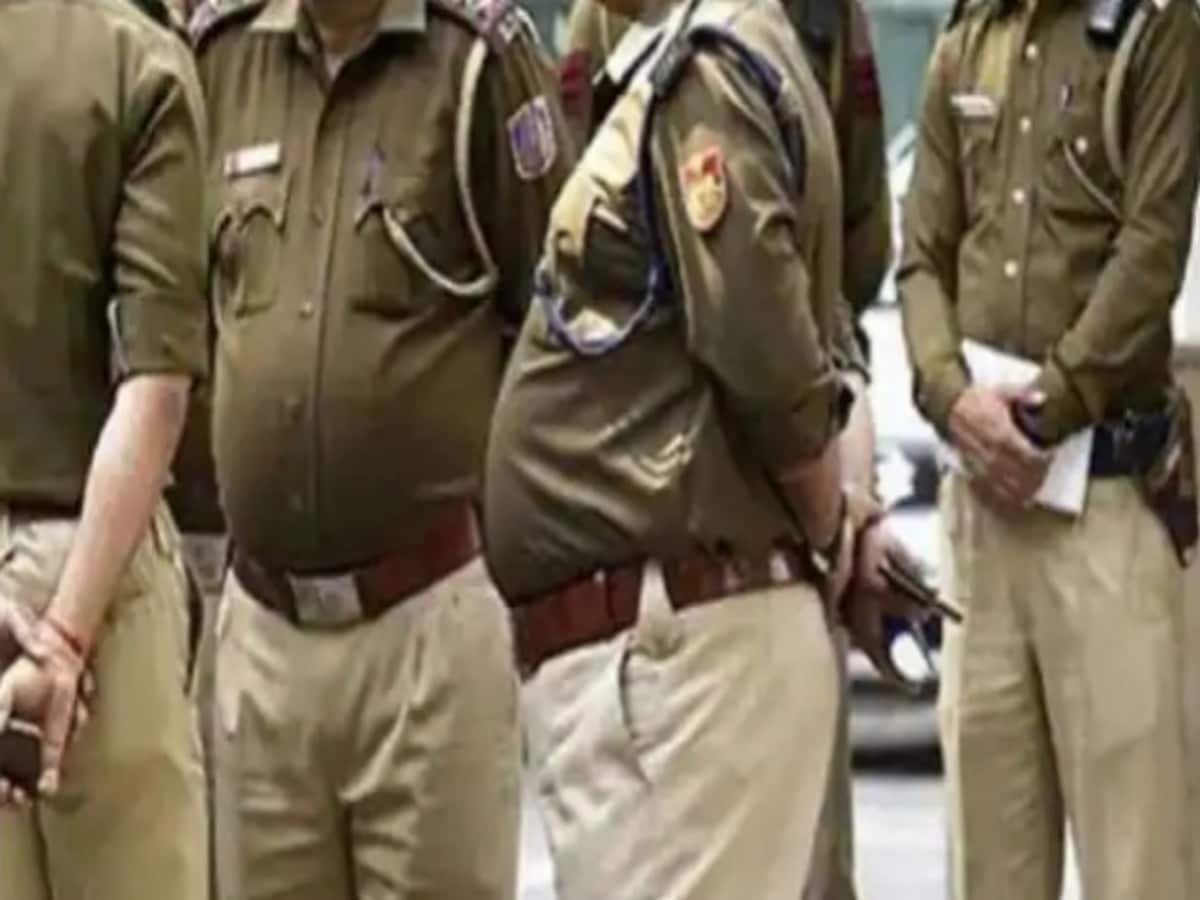 बड़ी खबर-SP ने दारोगाओं को ताश के पत्ते की तरह फेंटा,कई दरोगाओं पर गिरी गाज