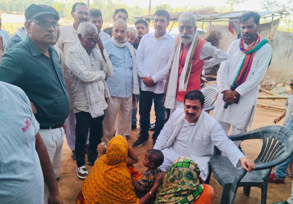रायबरेली-हादसों में मृत परिवारों से मिले कांग्रेस के प्रदेश सचिव , दिया मदद का भरोसा