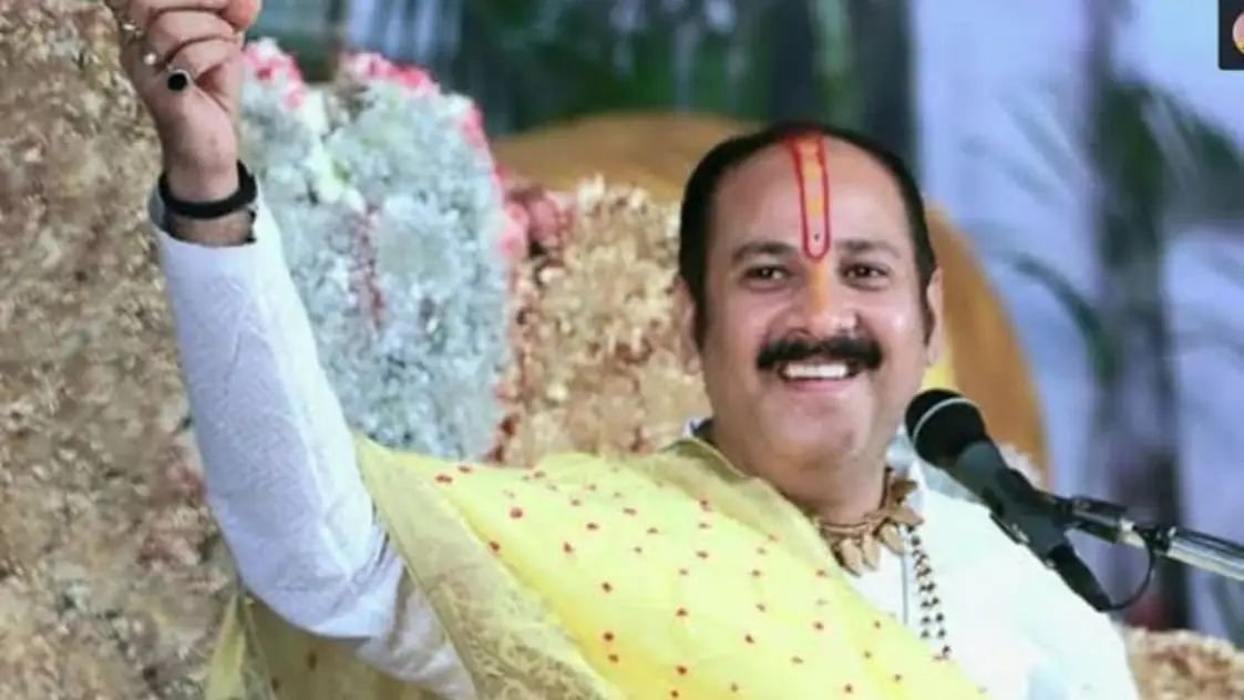 तुलसी दास की तरह गंवार,फिर बिगड़े प्रदीप मिश्रा के बोल माफी की उठी मांग