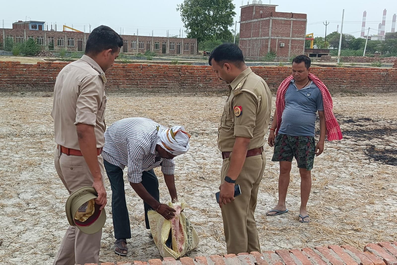 रायबरेली-हत्या कर फेंके गए अधेड़ के कपड़े बरामद , हत्या के मिले अहम साक्ष्य 